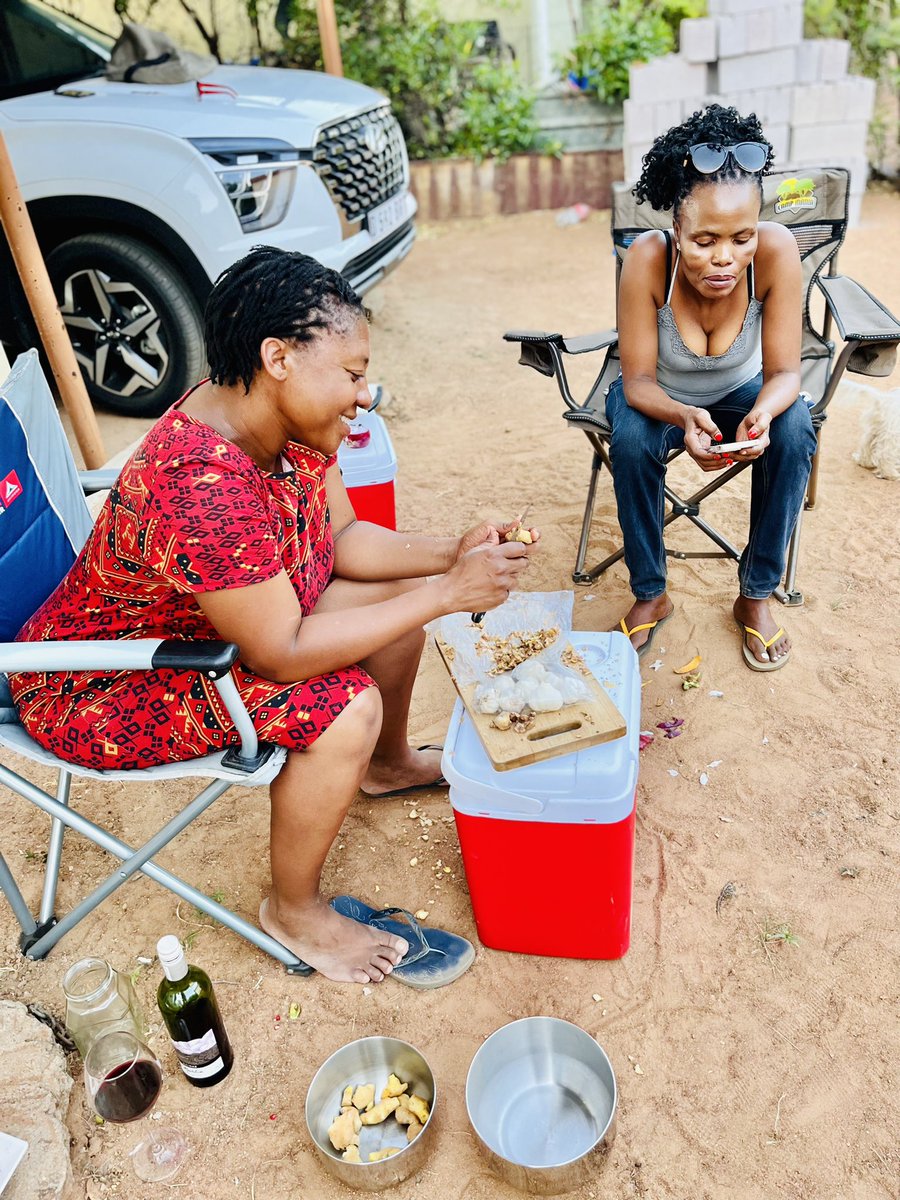 unamulale's tweet photo. 20+ years of friendship. #girldocs https://t.co/40XihOGR7m