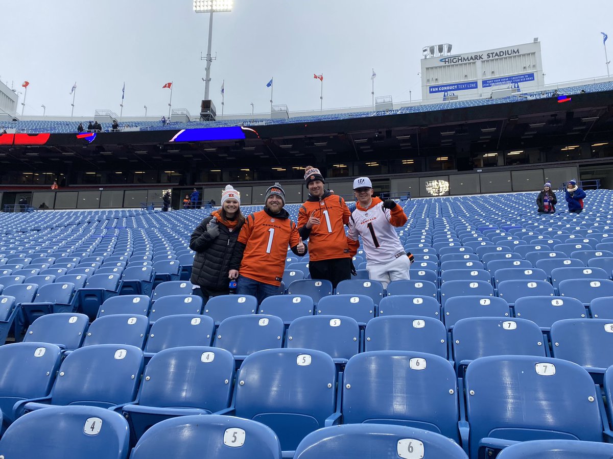 FOX19Jeremy's tweet photo. #Bengals fans beginning to arrive in the stadium. https://t.co/6IBclniXpg
