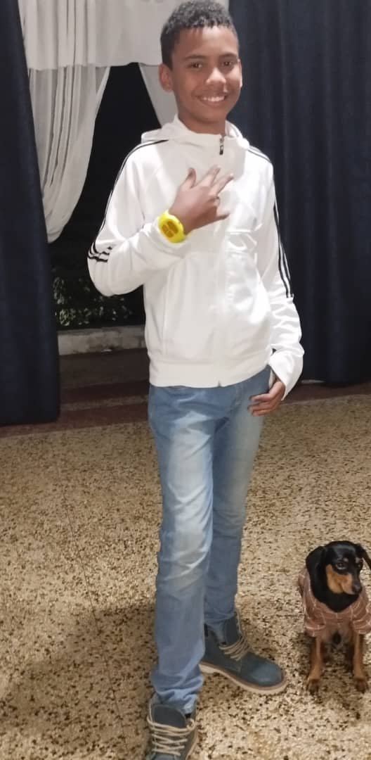 Miguelangel Breto de 14 años desapareció desde el dia 20,fue visto por última vez en El Paraíso,Caracas.
Mide 1.67cm vestía el uniforme del liceo,chemise azul.
Por favor Cel: 04148568250 (Claudia Breto,madre) 04142059980 (Carmen Nuñez, abuela) y 04242302491 (Yvana Navarrete, tía)