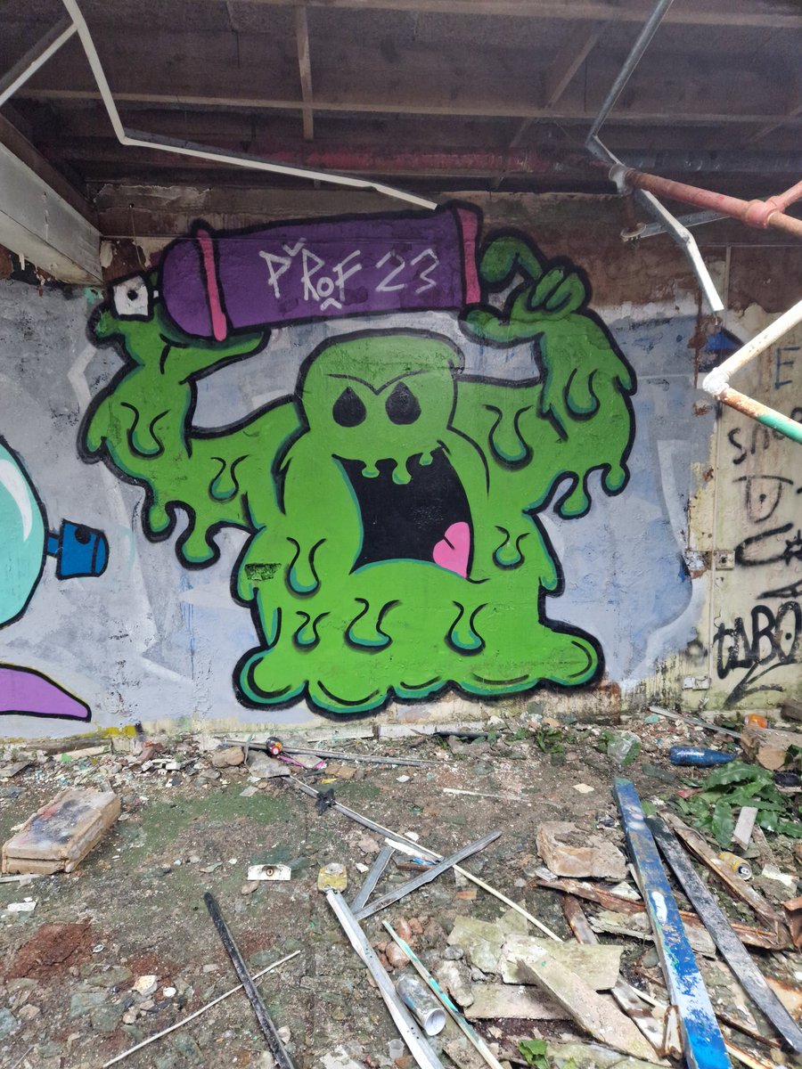 watkins92's tweet photo. New piece with my brother today, looks mint 👌 
#Prof #RJPK #Streetart #graffiti #monster #snail #family https://t.co/LfG9sFviB4
