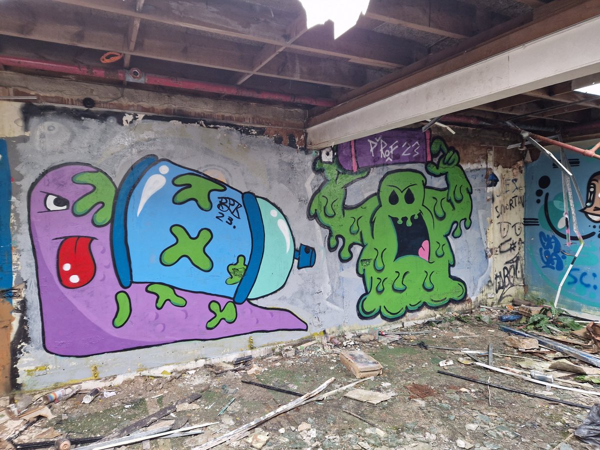 watkins92's tweet photo. New piece with my brother today, looks mint 👌 
#Prof #RJPK #Streetart #graffiti #monster #snail #family https://t.co/LfG9sFviB4