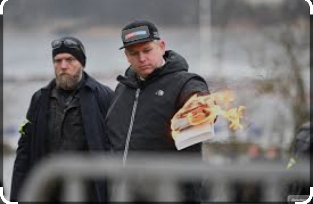 قاطعة دول الخليج لبنان من اجل كلمة حرب اليمن عبثيه ،لماذا لا يقاطع  بني سعود وعيال زايد وبقية دول الخليج السويد ويسحبو سفراءهم!!!!!!!
هل سوف تخرج شعوب الخليج استنكار لحرق المصحف في السويد او بيعملو انفسهم ميتين ك انظمتهم العميله الصهيونيه
#غضبة_مليارية_على_حرق_المصحف