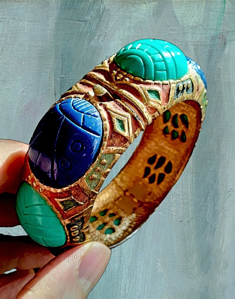 renaissancefai's tweet photo. Egyptian Revival Scarab Bracelet, Unsigned KRAMER, Faux Turquoise & Lapis, Gold Gilt Vintage https://t.co/2rSVJ2kTMB #blue #no #women #plastic #unsignedkramer #braceletbangle #egyptianrevival #fauxturquoise #fauxlapis https://t.co/iHido79156