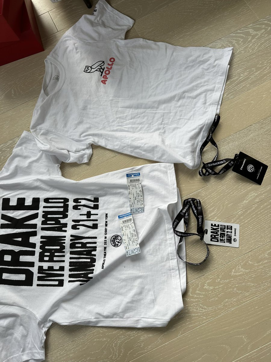 willykayjay's tweet photo. Drake at the Apollo. Free show free merch free drinks. Dipset and 21 Savage surprise guests amazing show Drake and Siriusxm Sound 42 killing it https://t.co/k5qJ6Vdtp7