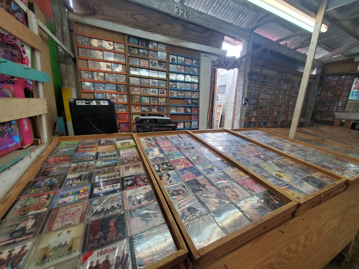 izzjarq's tweet photo. Visited Austin Country Flea Market yesterday and here some curious things #codhq and somone still selling cds ๐ตโ๐ซ #Austin https://t.co/Eya1MD8skK