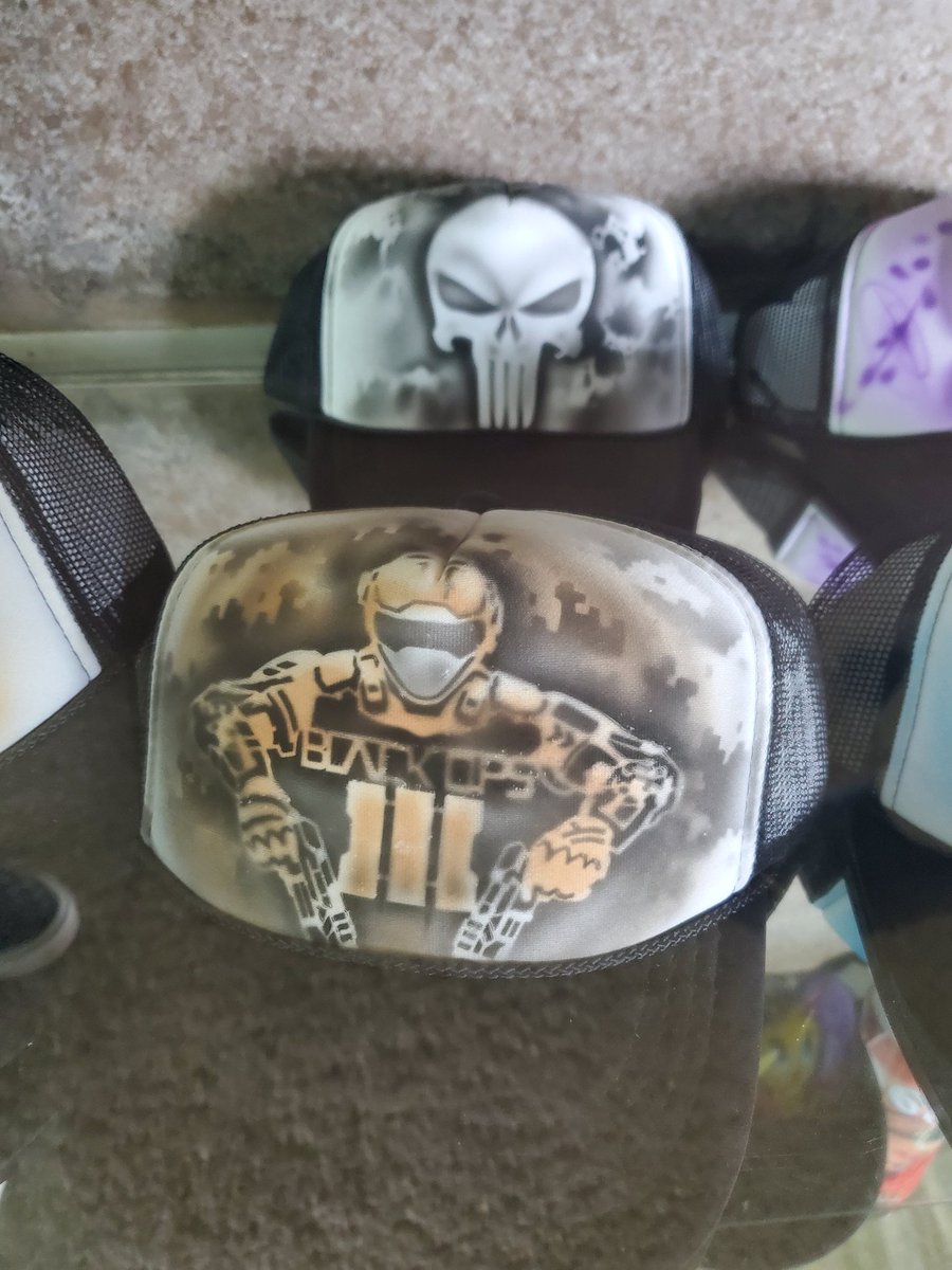 izzjarq's tweet photo. Visited Austin Country Flea Market yesterday and here some curious things #codhq and somone still selling cds ๐ตโ๐ซ #Austin https://t.co/Eya1MD8skK