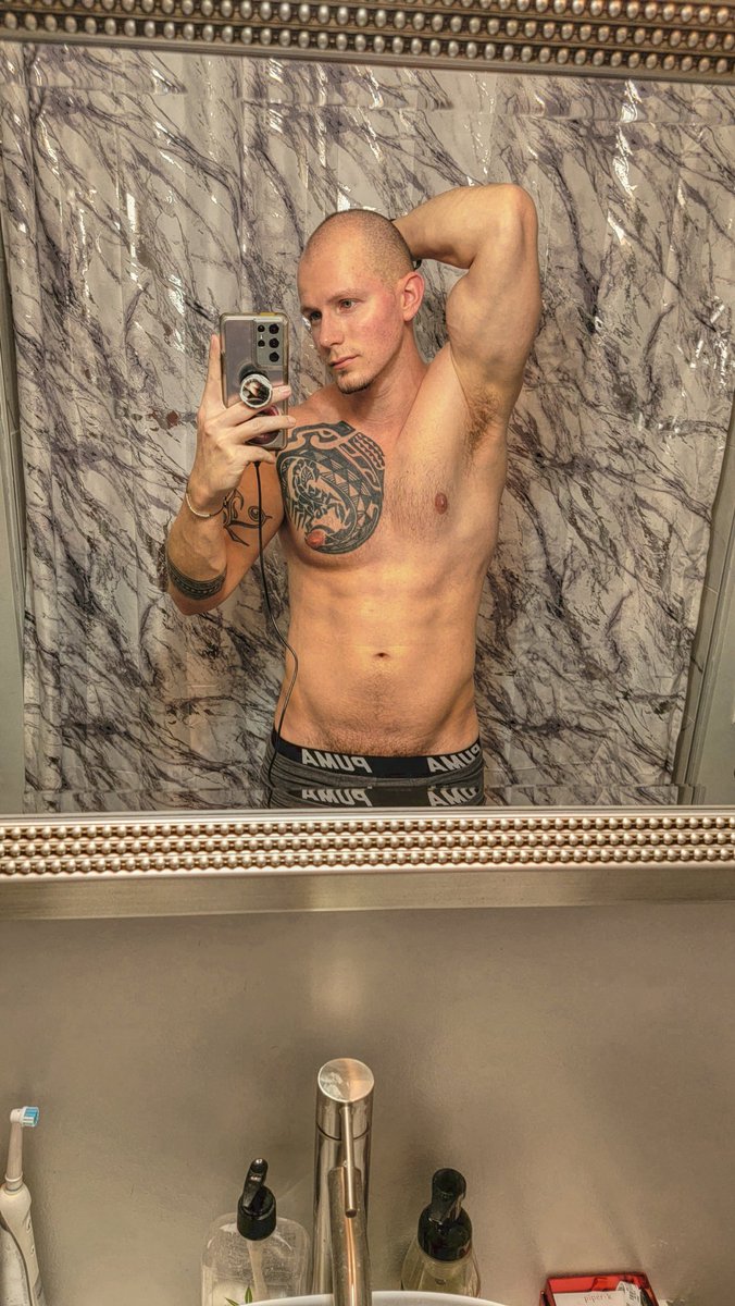 DallasWinstead's tweet photo. My #onlyfans is all uncensored fyi🤪😘 go take a look😏

#horny #model #content #Creator #TikTok #nude #sexy #str8 #guys #dick https://t.co/UWBtSCA4eC