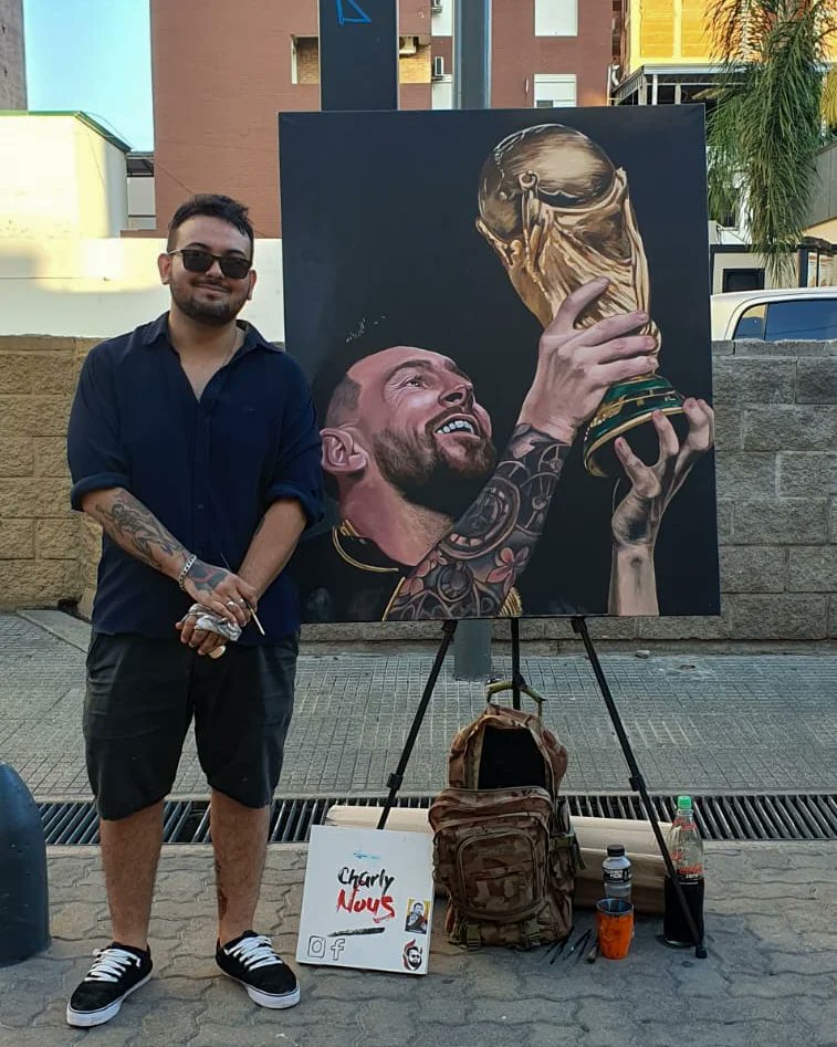 CharlyNous's tweet photo. Ayer terminé de pintar a Messi en la peatonal y la gente me hizo el pintor más feliz del mundo muchas gracias 🥺😻 https://t.co/KAaCIAIxMQ