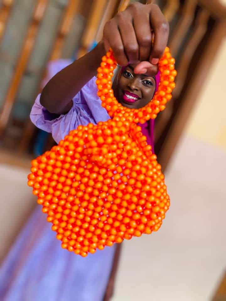 DiorfallGueye2's tweet photo. "Sunu sœur bi étudiante leu bou débuter un petit projet de sacs fait main di sackou guéne nianal ko ak diapaléko bou baax. 

Les sacs sont disponibles sur commande au 771939828 et les prix varient entre 6000frs et 10000frs." 

Yalna sa borom barkéle liguéye bi 😍🥰😍👇🏿 https://t.co/YQqsMEH6Mm