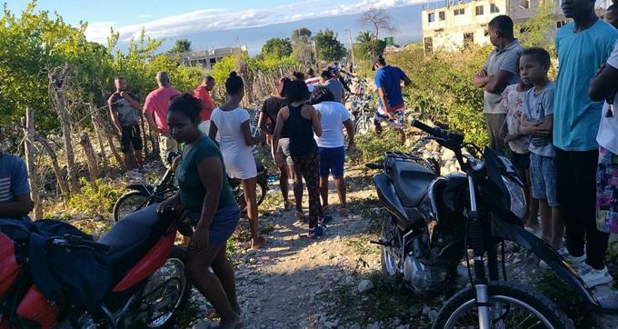 JochiTeInforma's tweet photo. LAMENTABLE!!! Encuentran joven muerto en parcela agrícola en Neyba
https://t.co/GGa7EsiJp9

#JochiTeInforma #Neyba #Bahoruco #Lamentable #Nacionales 

*Jochi Te Informa* https://t.co/9eBaod31nJ