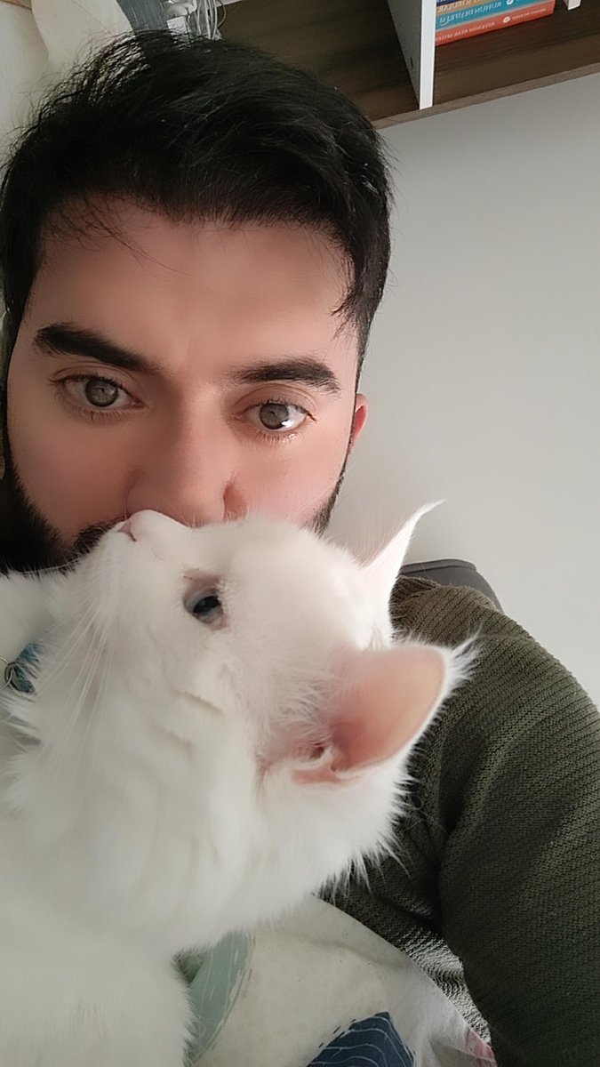 Çok başka 🌹

#kedi #keşfetteyiz #keşfet #hayvansever