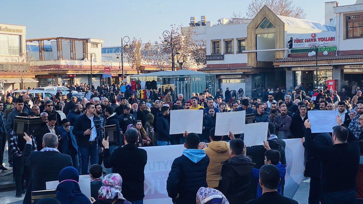 İsveç'te Kur'an-ı Kerim'in yakılması ve Alparslan Kuytul hocaefendi ile bazı kardeşlerimizin tutukluluğunun devamına karar verilmesi sebebiyle basın açıklaması düzenledik. Halkımıza verdikleri destkten dolayı teşekkür ederiz. 
#KuranaCanımFeda
#AlparslanHocayaÖzgürlük
#YeterArtık