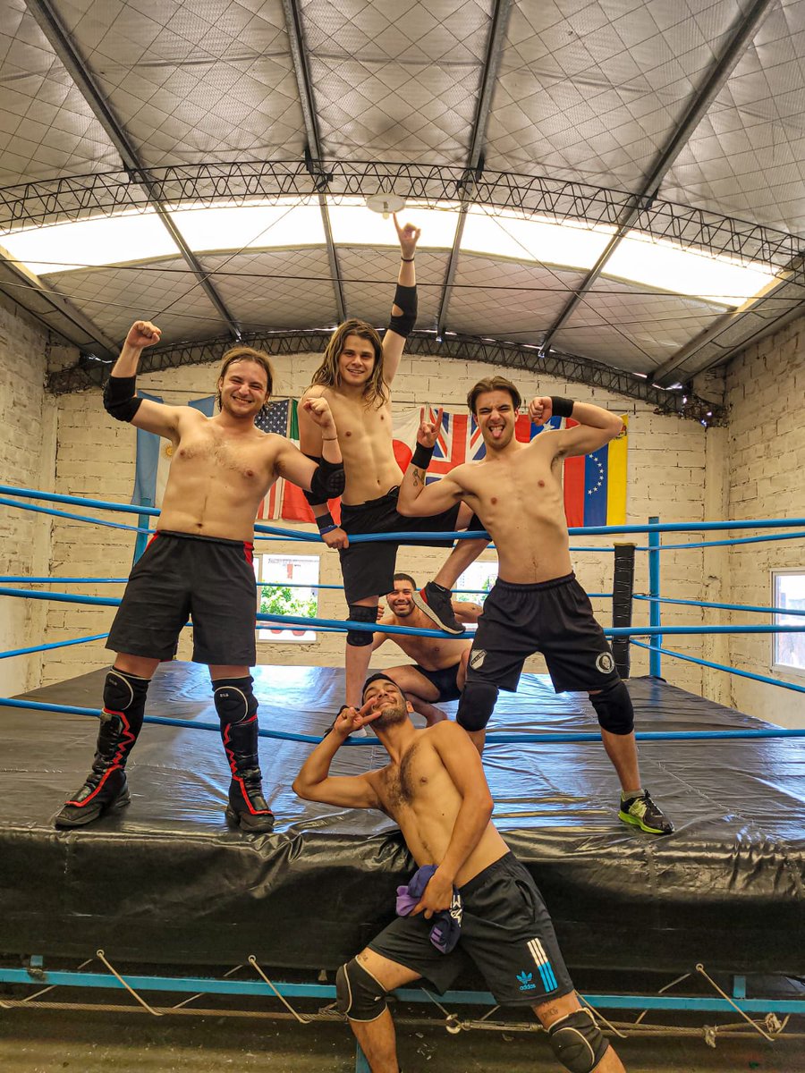 Les traje a Twitter a la mejor rivalidad de la lucha Argentina. (Salimos mamadisimos)
Bienvenidos <a href="/StrikerW01/">Striker</a> <a href="/thewildcardpro/">Mike Brooks 🃏</a>