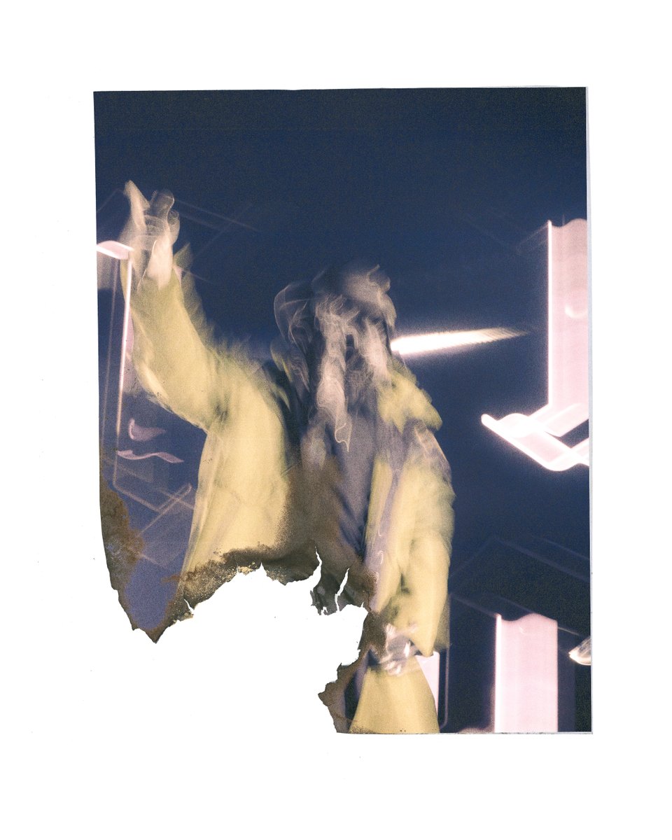 33Degres's tweet photo. Ziak photographié par @freefreedadou pour Trente Trois Degrés lors de son dernier concert au Zénith de Paris 📸 https://t.co/hGYrLY9cgk