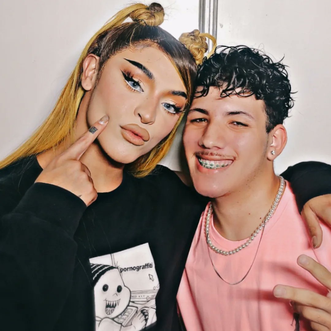 KitVittar's tweet photo. Eu te amo tanto minha cheirosa vc é perfeitaaa 🥺❤️✨ @pabllovittar obrigado por tudo meu amor @centraldapv amo vcs ❤️ https://t.co/EUqula25sZ