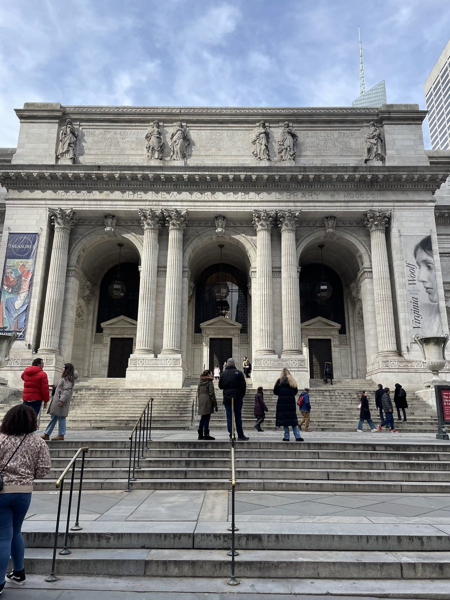 EpsteinCaroline's tweet photo. There’s a line to get into the New York City Public Library!! Love it! #hotspot #NYCpubliclibrary #freereading #booksforall https://t.co/OejaUJMLqD