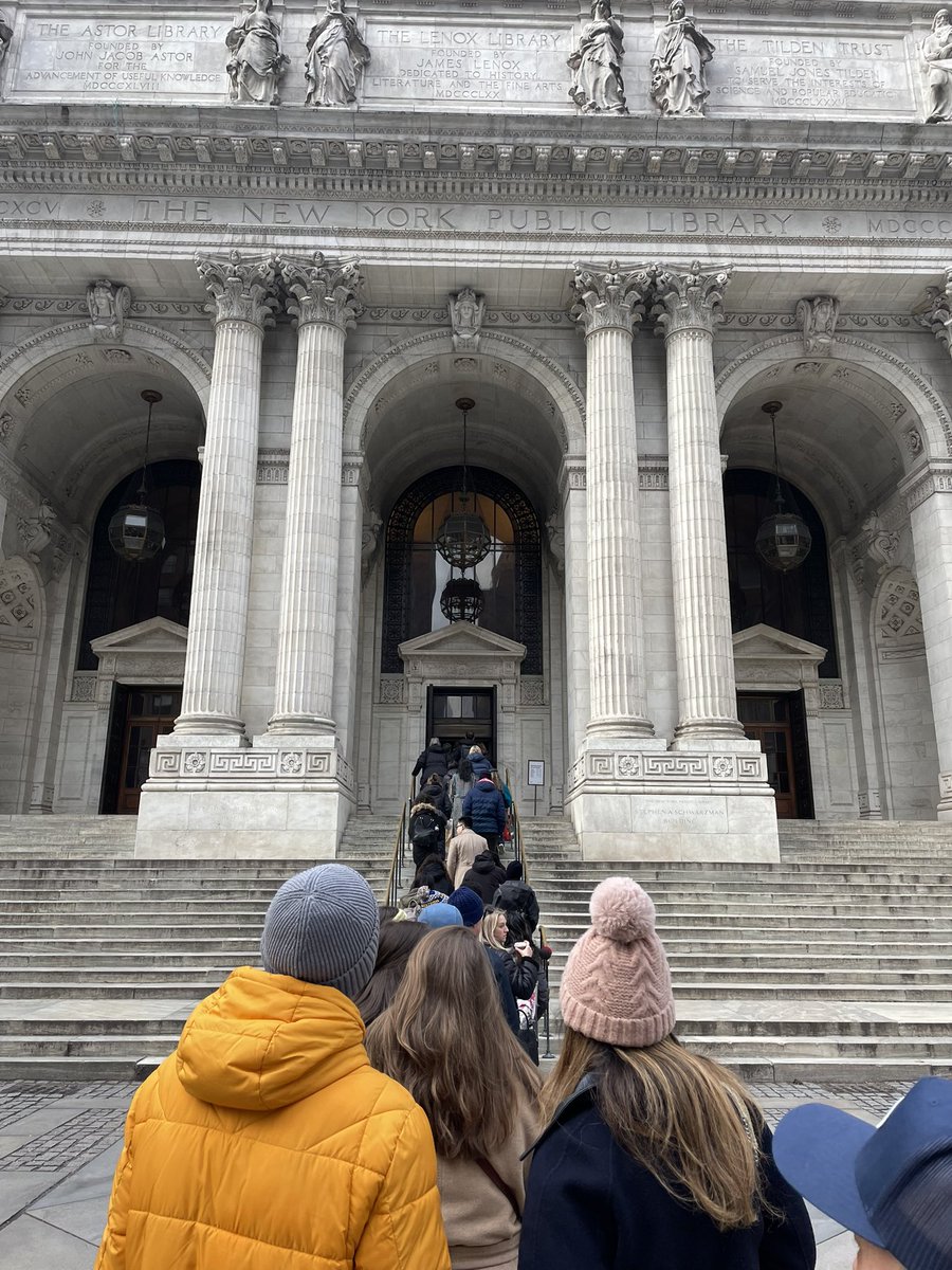 EpsteinCaroline's tweet photo. There’s a line to get into the New York City Public Library!! Love it! #hotspot #NYCpubliclibrary #freereading #booksforall https://t.co/OejaUJMLqD