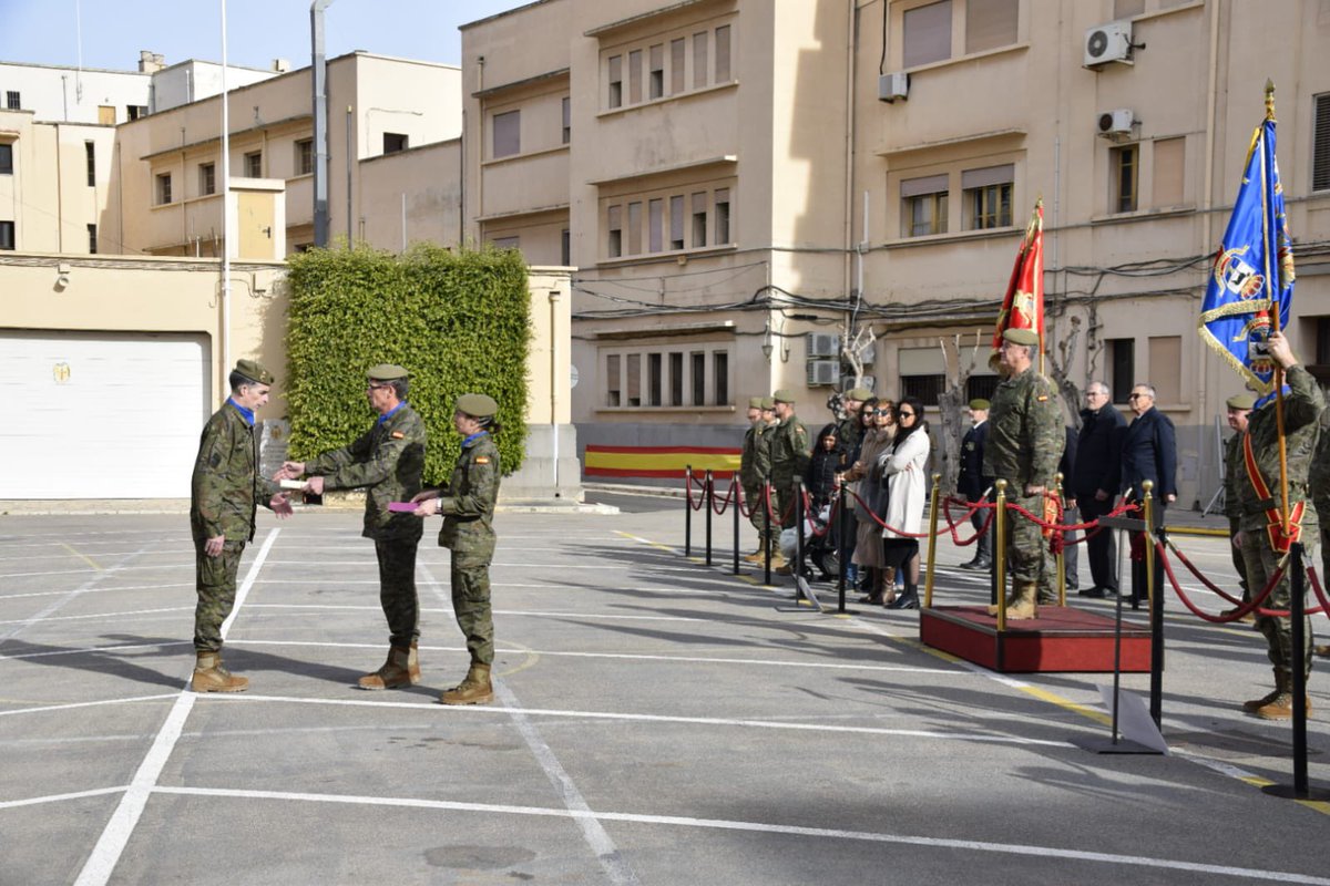 ARIBAL_RV's tweet photo. Una representación de los #ReservistasVoluntarios de #Baleares de #ARIBAL estuvieron presentes en el acto de la Unidad del Cuartel General,  presidido por #COMGEBAL en el acuartelamiento #GeneralPalacios de #Palma

#FuerzasArmadas

@COMGEBAL_ET @Defensagob https://t.co/KrLZMM5qR1