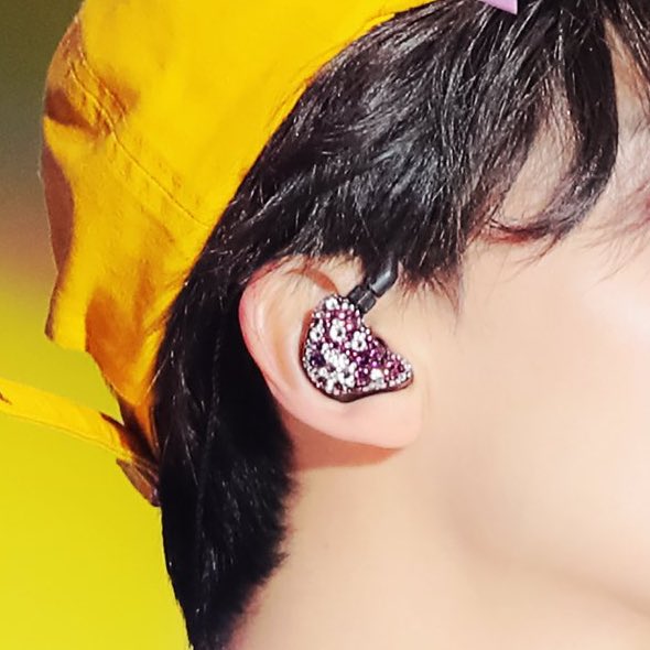 jeonghan’s little ears (@jeongears) on Twitter photo 