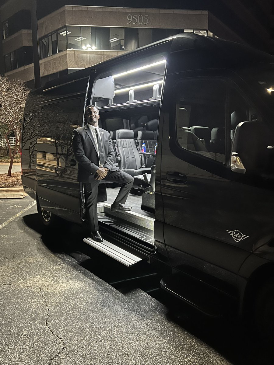MSLuxuryVIP's tweet image. Our professional Chauffeurs are always smiling while providing our clients with amazing customer service and our Luxury fleet vehicles. 

#msluxuryvip #mslux #atx #Austin #AUS #lakeway  #westlaketx #roundrock #cedarparktx #leander #sprinter