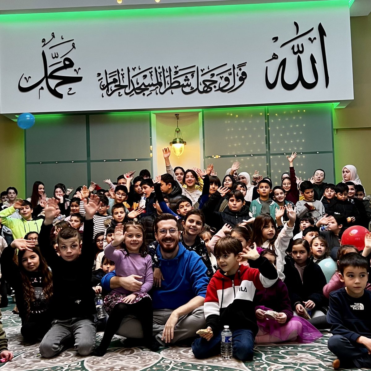 sertacabii's tweet photo. Şahanesin Roosendaal🏆

Bugün, Hollanda Roosendaal HDV Yeşil Cami’de Kardeşlik Buluşmamız vardı. Kardeşlerimizle bir araya geldik, YouTube ve Oyunların gerçek yüzünü konuştuk. Eğlendik, balon patlattık, fotoğraflar çektirdik🤭 https://t.co/ztN3qXS343