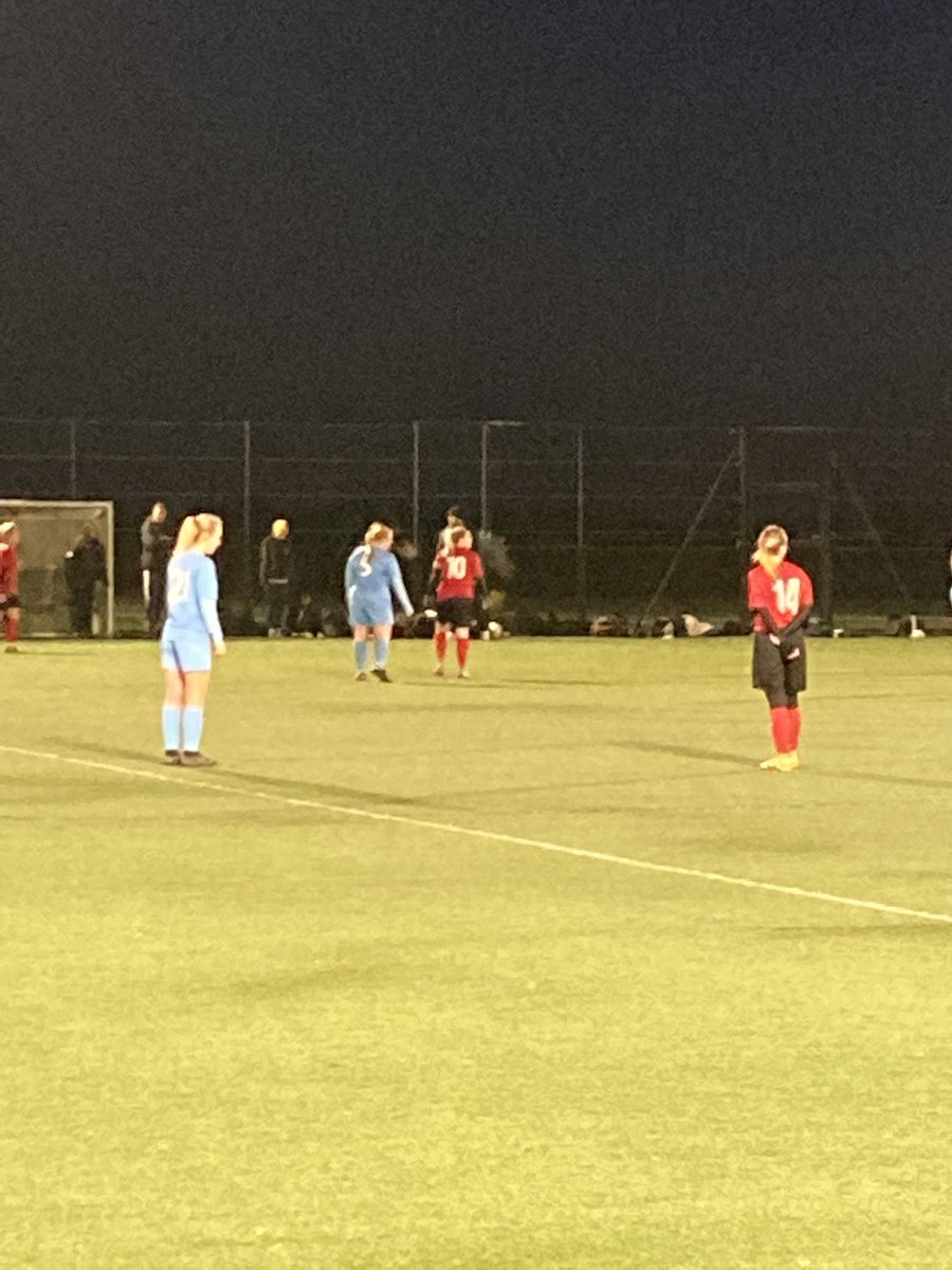 Frozen to the bone supporting the reds today @LStrattonWomen, go again next week ladies! Was emotional to see both teams observe the #ClapForAmber! Hopefully graces team will get their chance next week as this week fell foul to the weather again 🥶🥶🥶