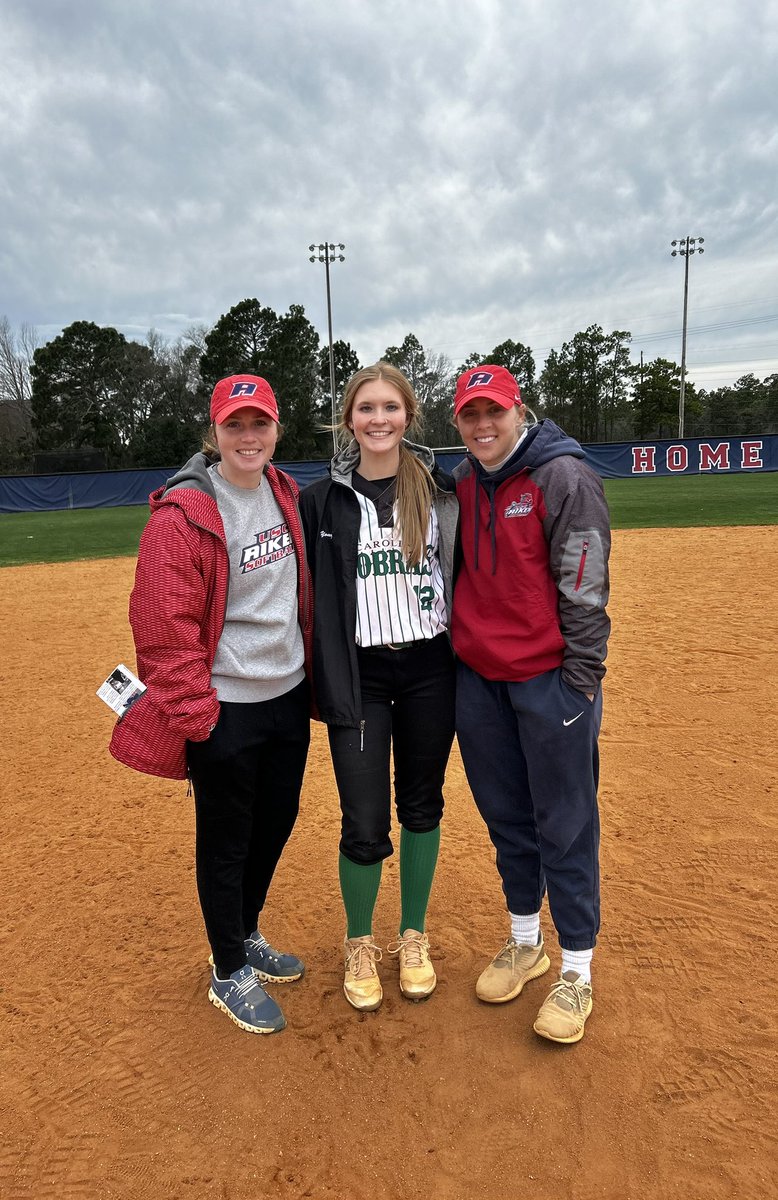 Great camp with ever greater people. Thank you <a href="/CoachpooleU/">CoachPoole_USCA</a> , <a href="/AliciaDorgan/">Alicia Dorgan</a> and your girls for the warm welcome. Looking forward to watching your upcoming season.  <a href="/CCobrasMorton/">Carolina Cobras 18U</a>