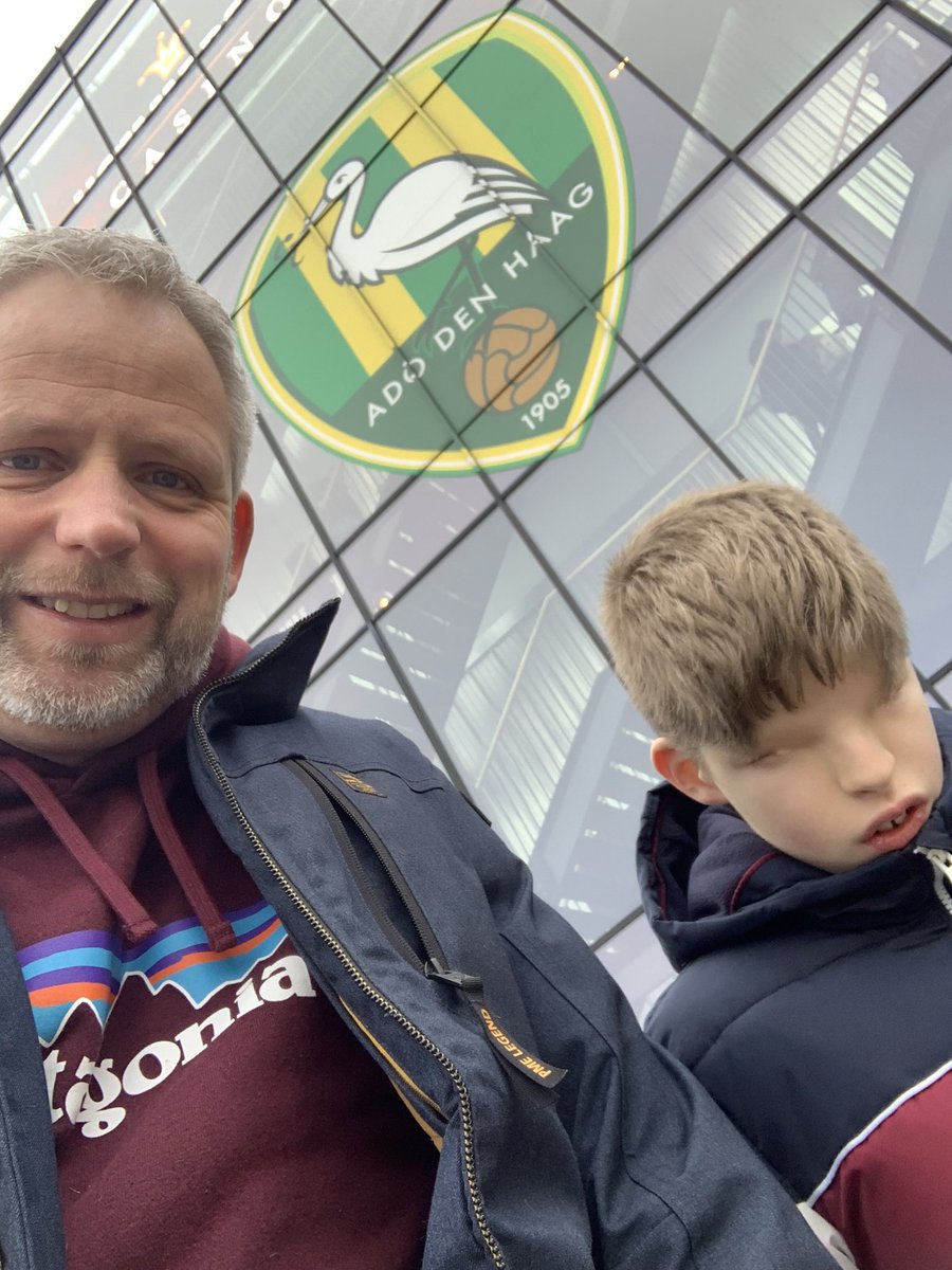 Een uur voor niks in de kou gestaan door de waardeloze kaartverkoop bij <a href="/ADODenHaag/">ADO Den Haag</a> “Maar het was wel heel gaaf dat <a href="/JoopBuyt/">Joop Buyt</a> langsliep pap!”