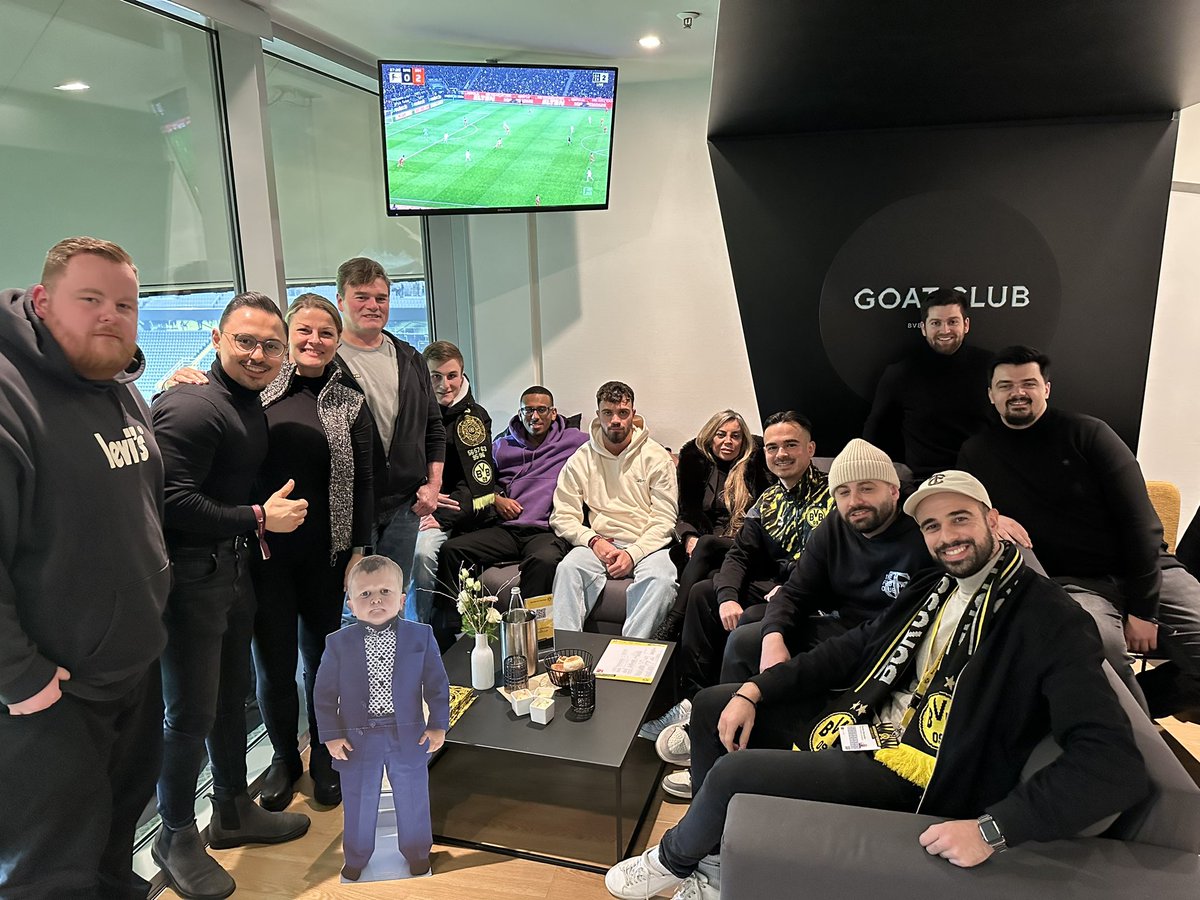 Hukho10_'s tweet photo. The year starts with a BANGER in the @play_tfc GOAT CLUB. 
Exciting 4:3 win for @BVB! 
@HallerSeb is finally back on the pitch ❤️ 
And we were able to have an unique experience with our community today! 
Thanks for being here with us @Erne_FeelFIFA . And is that @HasbullaHive?!😳 https://t.co/msbWIJQHUJ