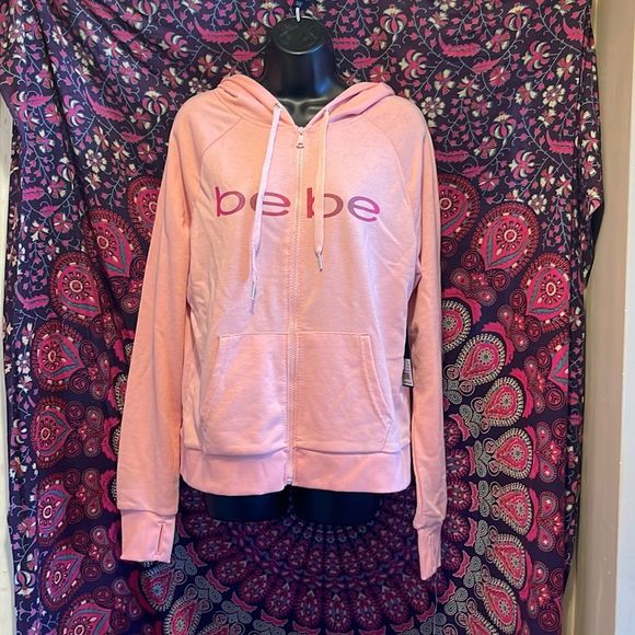 rwinfla's tweet photo. So good I had to share! Check out all the items I'm loving on @Poshmarkapp from @KarinasCloset22 #poshmark #fashion #style #shopmycloset #lulus #established1962 #bebe: https://t.co/Qb8X3kzmn0 https://t.co/TkfOgEBZMT