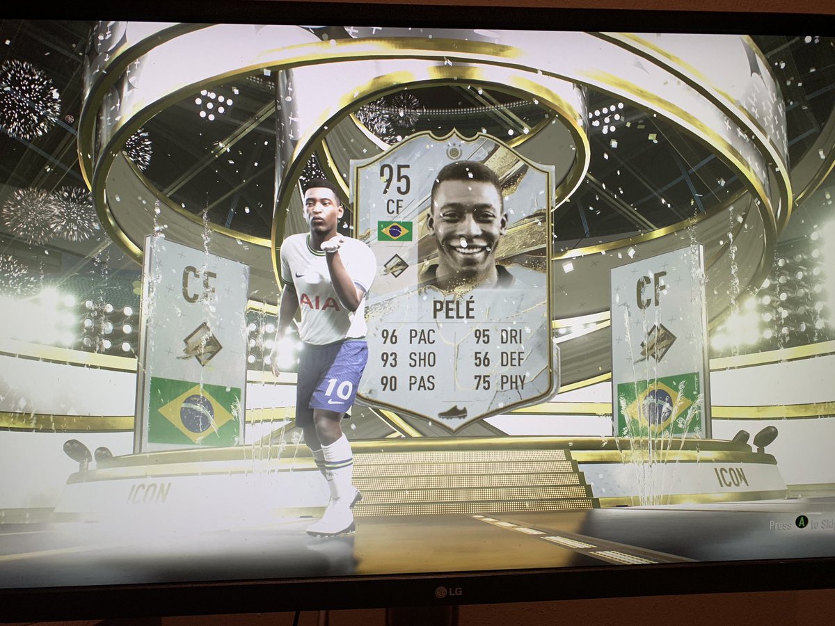 HenryMUFC_'s tweet photo. @DannyAaronsFUT mid icon pack lol #fifa https://t.co/aiIW0syhJt