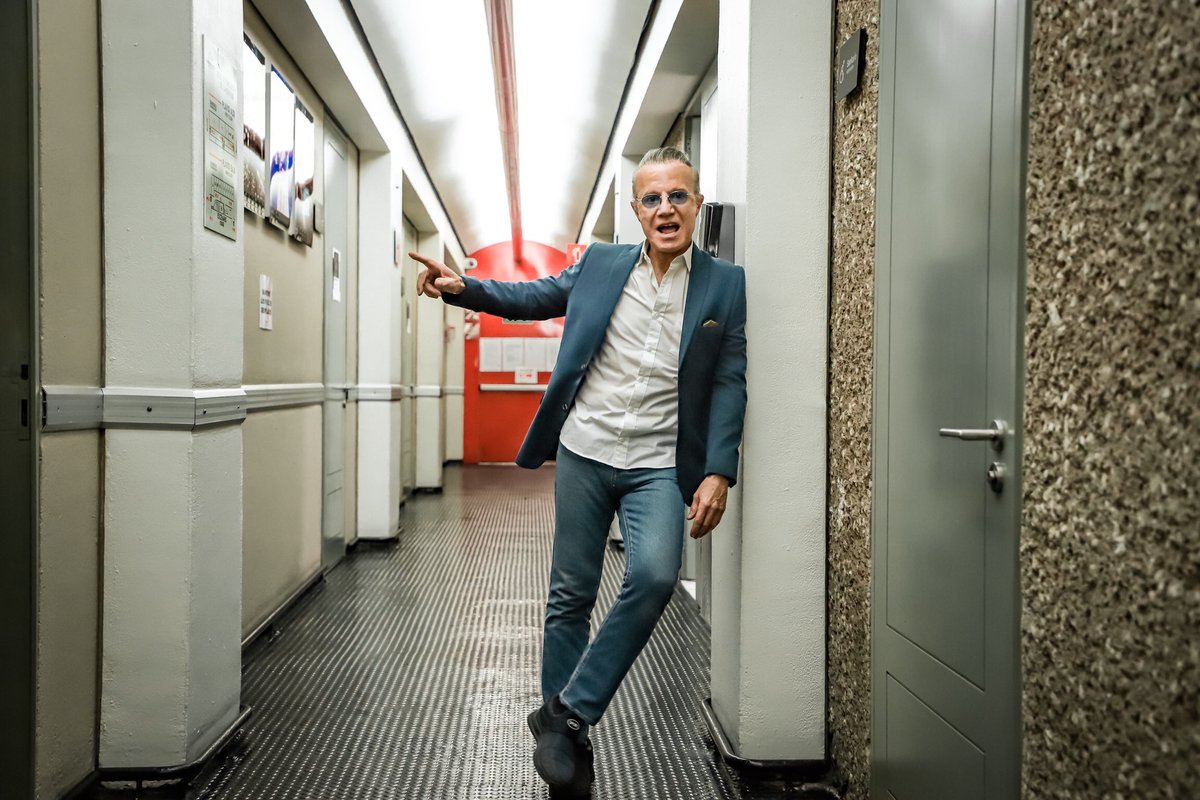 ¡Feliz cumpleaños <a href="/MPintorOficial/">Mario Pintor</a>! 
Te mandamos un fuerte abrazo.