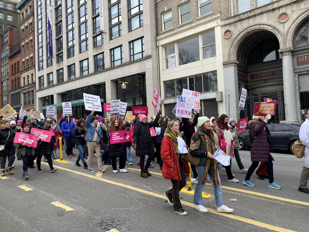 emmacoopernews's tweet photo. Protestors march down Boylston Street in Boston, Massachusetts. #BiggerThanRoe #jr103 https://t.co/roGRZVrR30