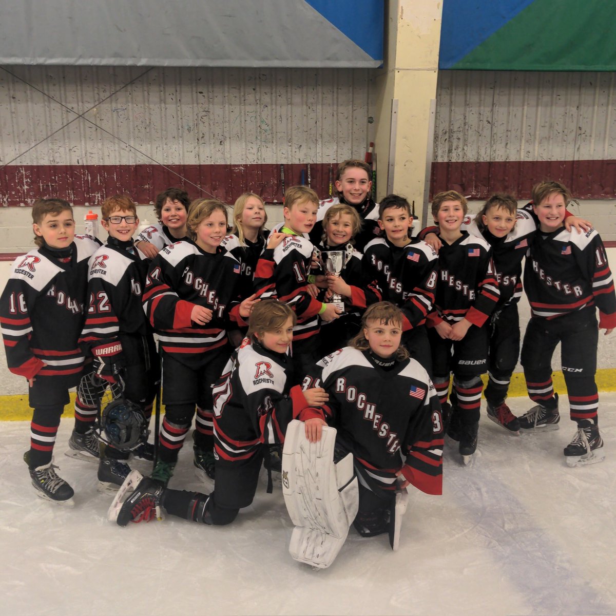 YouthHockeyHub's tweet photo. Squirtacular 2023
SQA

Rochester Red > Rosemount (2-1)

Congratulations to the Mustangs on their Gold A bracket Consolation Championship victory!!!!

#Squirtacular23 https://t.co/TP6z7JQBsx