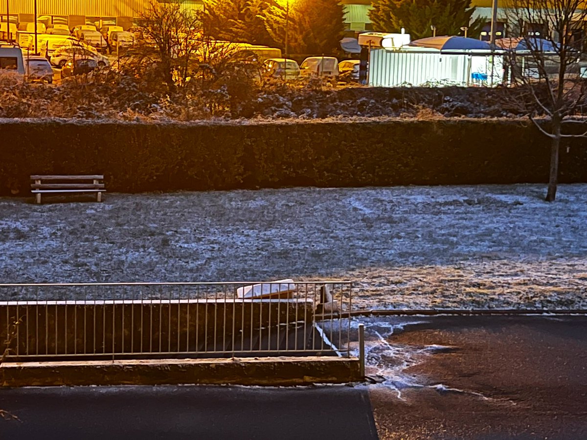 MetzGravelution's tweet photo. Partir avec la neige, arriver avec la chaleur de l’été austral en zone tropicale 😱 #faitchaud #chocdessaisons #Mayotte https://t.co/CqnzeFA4Gk