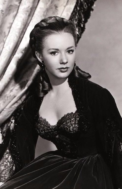 Happy Birthday American actress Piper Laurie, now 91 years old. 