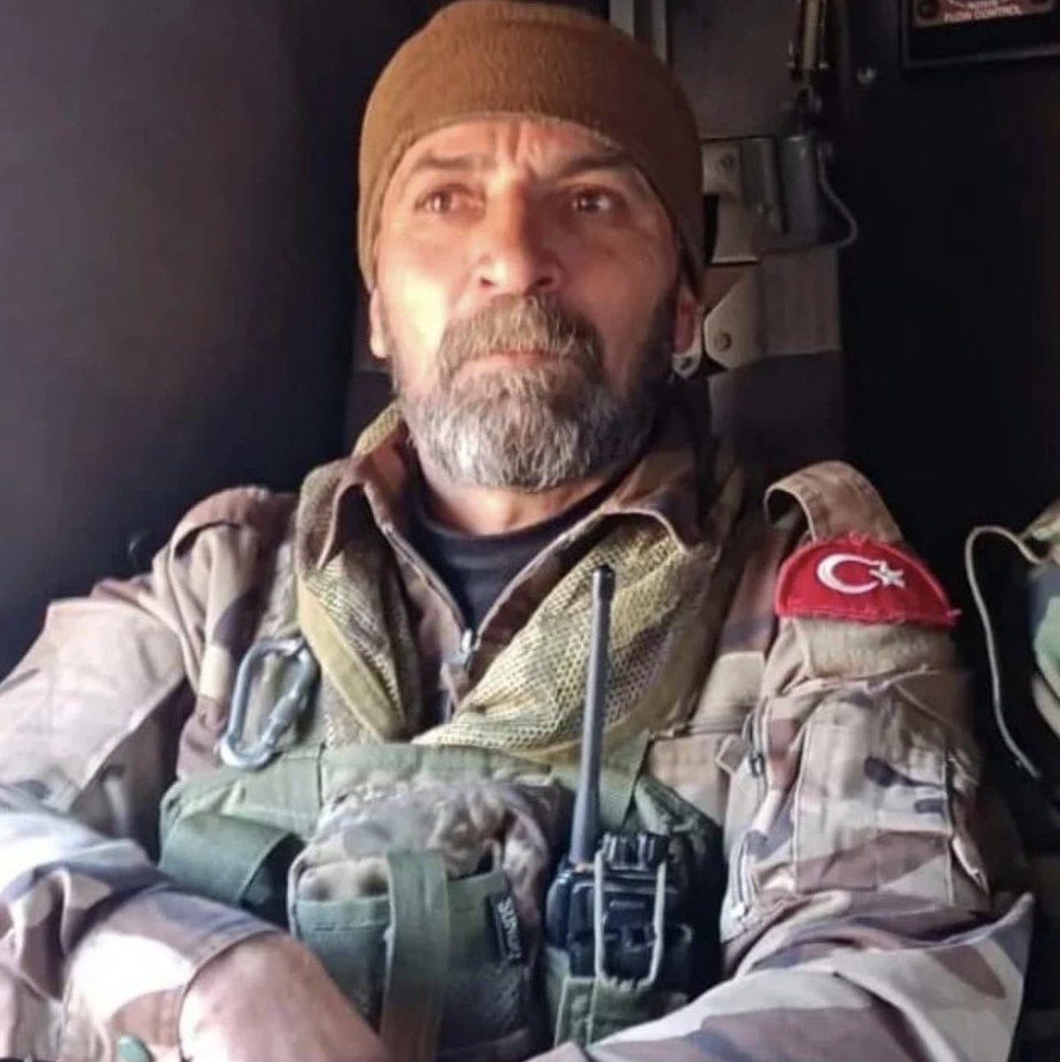 Benim Kürt kardeşim.
Ruhun şad olsun.

🇹🇷 Korucu Nimet Encü.

Yıkıcı, bölücü, ayrılıkçı, Emperyalizm ayakçısı hain terör örgütü YPG/PKK’ya karşı mücadele ederken, bugün Şırnak Besta'da şehit düştü.