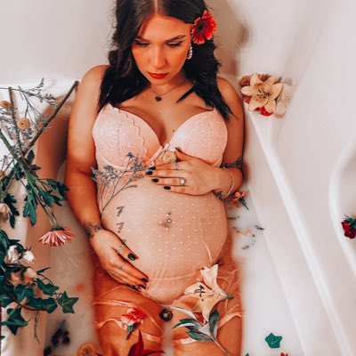 so thankful for you baby girl🖤#NewProfilePic