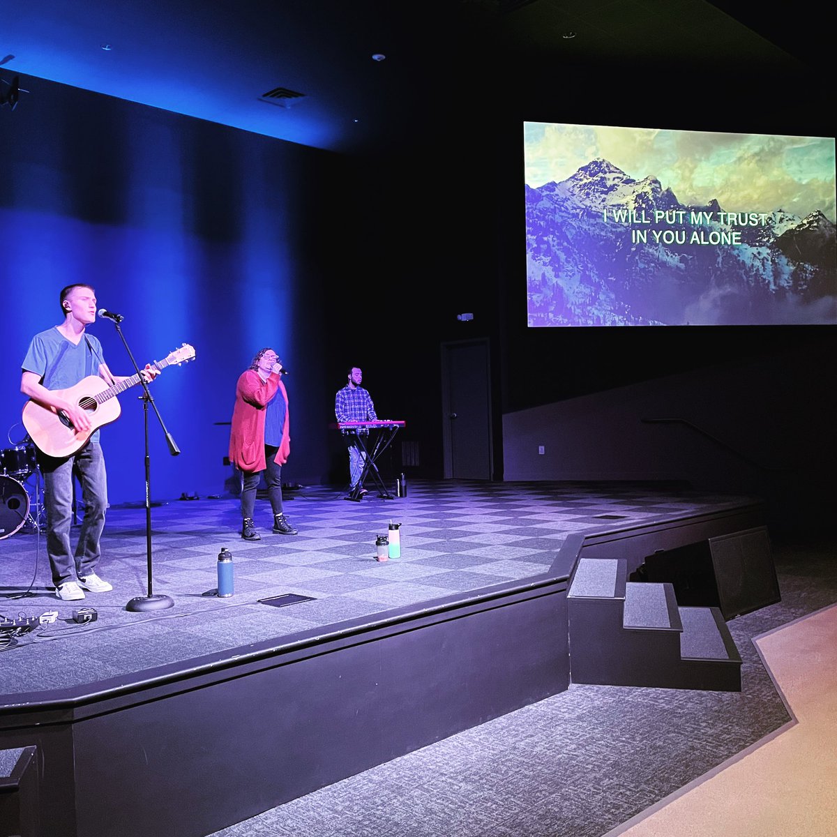 chriswarsz's tweet photo. It was so good to visit my friends at the Plain City campus today! ❄️ Thanks to Cory for inviting me out to teach 🙏 #LifepointOhio https://t.co/UGQfpIyN5u