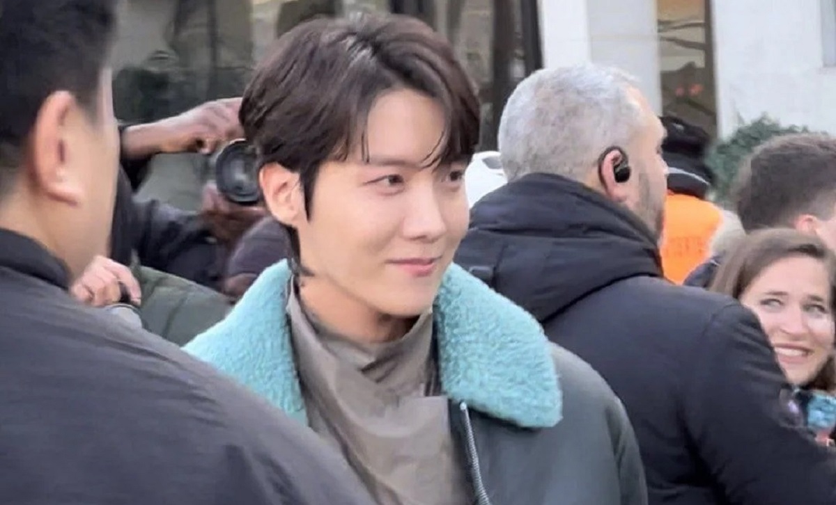 BTS's J-hope at Paris Fashion Week leaves fans wanting more