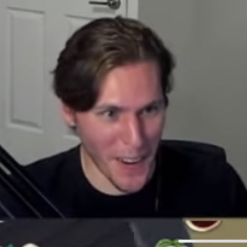 these were two seconds away from each other😭😭