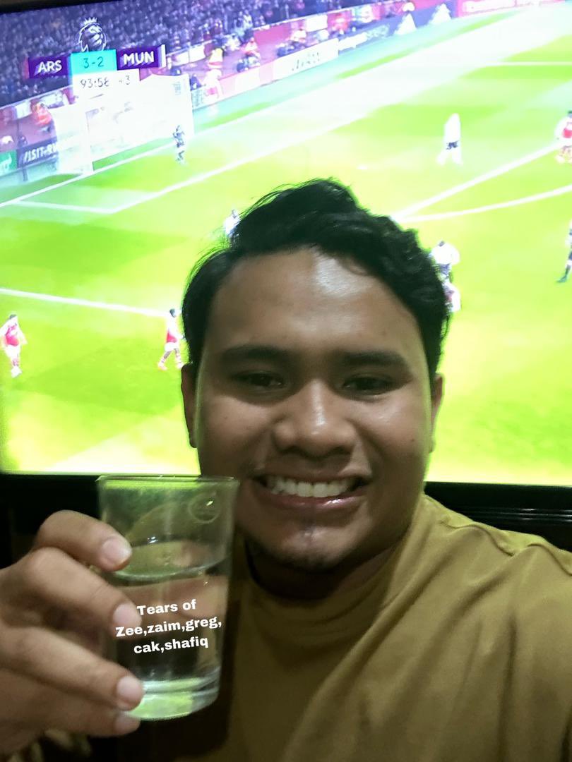 zeexatty's tweet photo. Macam tu ja kena bahan dengan @HazwanTahil ni. Niat nak humbling Arteta boys tak tercapai malam ni. Unlucky. We move, GG Gunners 🥹🥹 https://t.co/MLlZl2Prvx