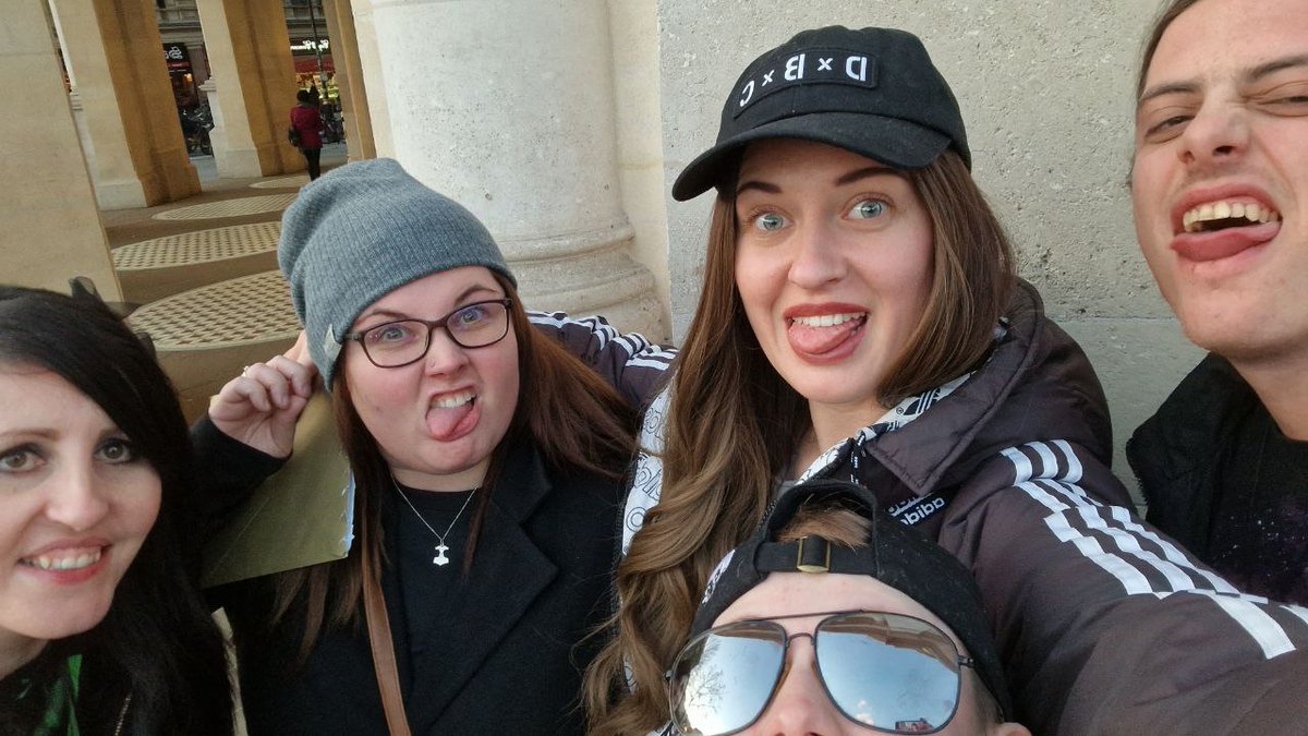 _CleoBlack's tweet photo. This weekend I met up with 4 other members of @DeathbatsClub in London for the first time and only now do I truly understand what DBC is all about. I am truly grateful to be a part of something so truly wholesome and special.
I have so much love for you all 🥲 https://t.co/4AQKSyglh5