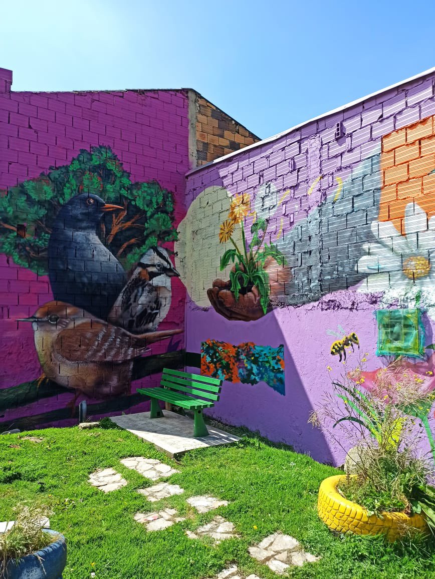 habitatbogota's tweet photo. Con nuestra estrategia de #CallesMagicas 🌈 también buscamos fortalecer los talentos 🖌 y las capacidades de quienes habitan estos territorios de @Bogota.
Esta es #LaBogotáQueEstamosConstruyendo #TrabajoQueDaResultados 💪 https://t.co/APVVMmJ3eC