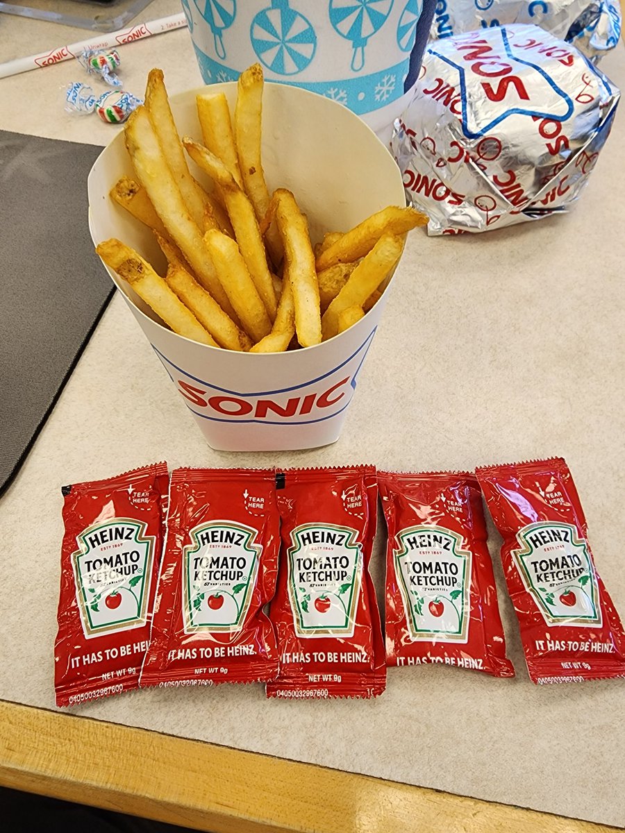 scottyadler's tweet photo. @sonicdrivein $3.59 for this "medium fry"?
On the bright side, it looks like I got a packet of ketchup for each fry. smh. https://t.co/2Q3ctSoPED