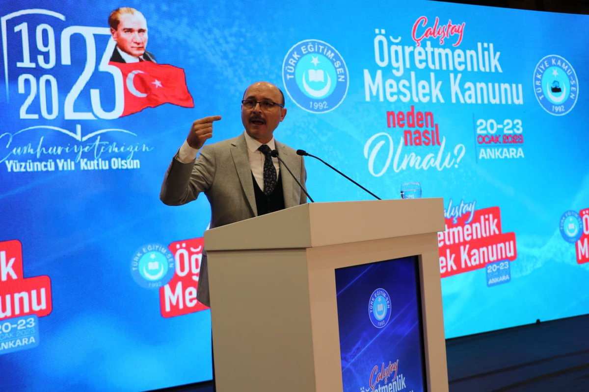 TalipGeylan06's tweet photo. 1️⃣ Öğretmenlik Meslek Kanunu çalıştayımız yedi ayrı başlıkta toplanan komisyon çalışmalarıyla tamamlandı.

81 ilden gelerek, iki gün boyunca yüksek bir disiplin ve ciddiyetle emek sarfeden meslektaşlarıma ve akademisyenlerimize çok teşekkür ediyorum.���️ https://t.co/FMCvCGIEas