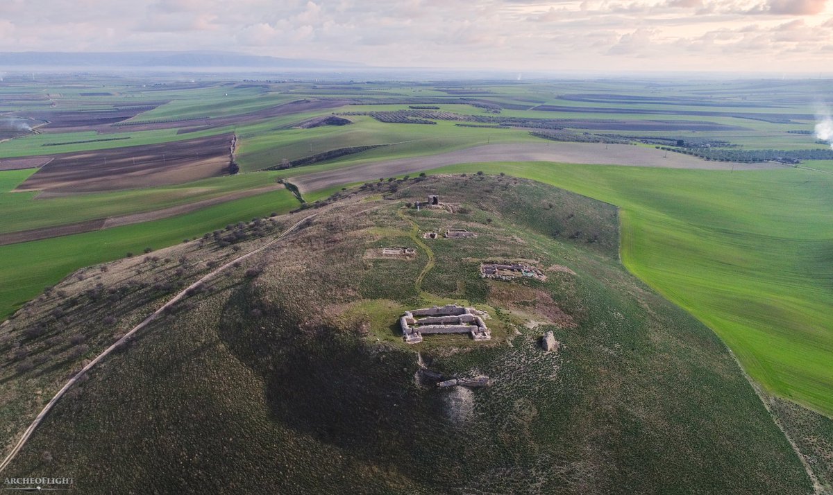 archeoflight's tweet photo. 🇮🇹 Città medievale abbandonata di Fiorentino (Torremaggiore, FG), vista aerea da Ovest.
🇬🇧 Abandoned medieval town of Fiorentino (Torremaggiore, Italy), aerial view from the west.
#archeologia #medioevo #castelli #storia #archeologiamedievale #archeologiaaerea #archaeology https://t.co/BvIIJsXXXM