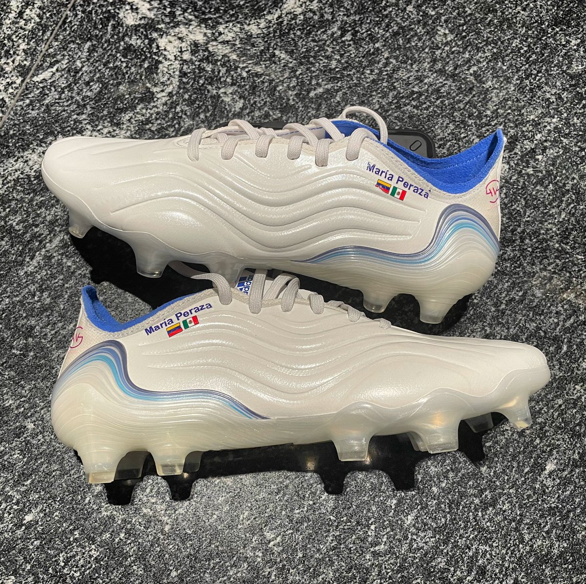 TachoMexTc's tweet photo. Un placer #entintardemagia los botines @adidasMX #adidascopa de @mape4_ , #pedro.alvaradoo #wsportmanagement muchas gracias por confiar en #tachomex #tucalzadonuestrapasion #custom #customized #adidas #copa https://t.co/ZZg5R0xahw