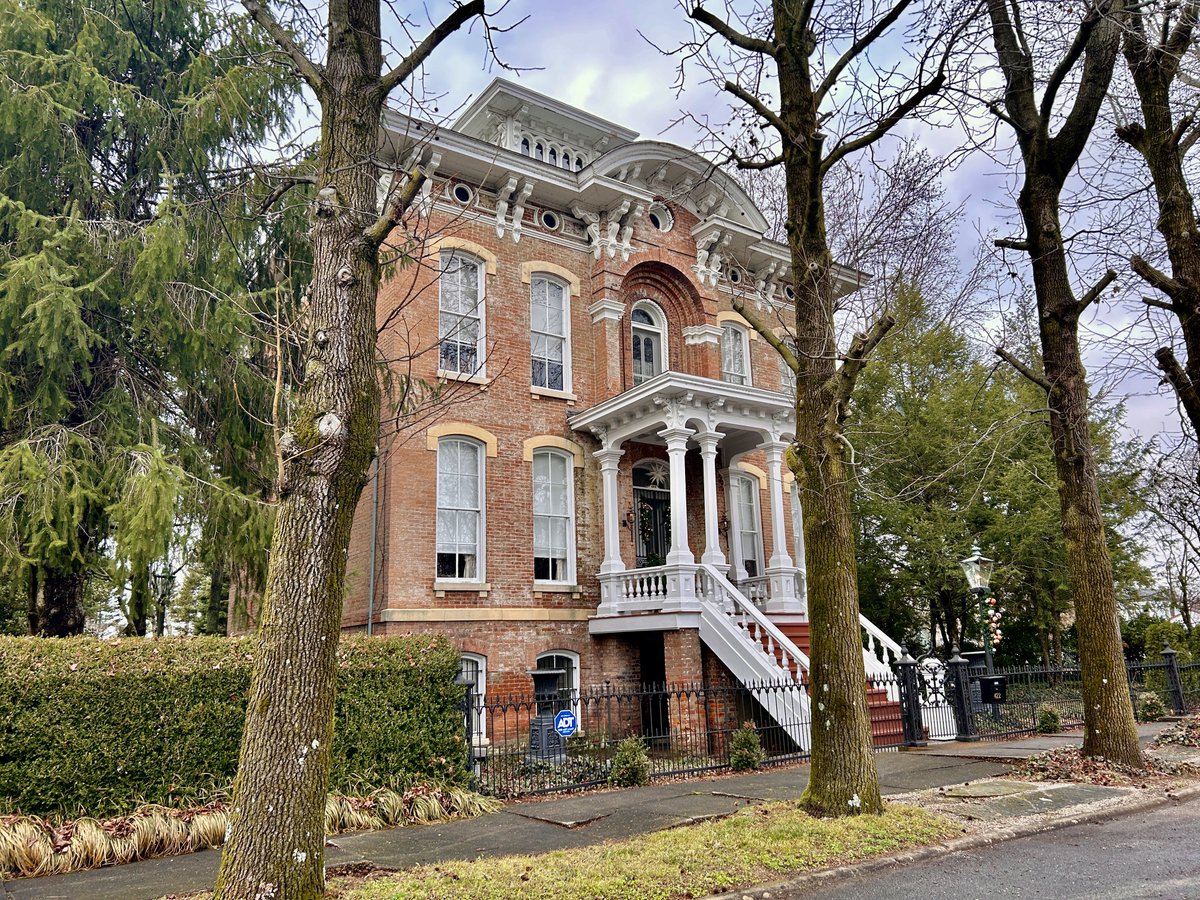 Chicken Joe 🐔 on Twitter "An Italianate mansion in Cairo Illinois, built in 1865 for Captain