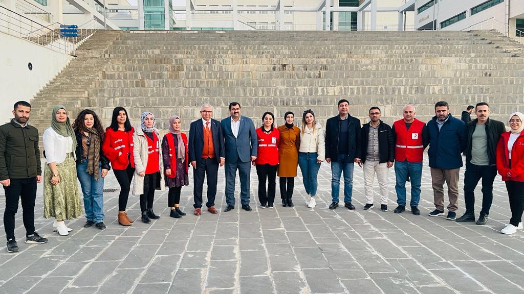 KizilayKurumsal's tweet photo. Genel Sekreterimiz Ramazan Saygılı ve Yönetim Kurulu Üyemiz Yener Tanık, Şırnak Şube Başkanlarımız, Temsilcilerimiz ve Gönüllülerimizin katılımıyla gerçekleştirilen İl Koordinasyon Toplantısına katıldılar. https://t.co/HDhvBn9D8u